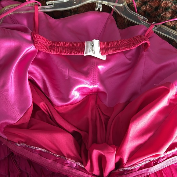 Pink fishtail ruffled dress - Picture 4 of 4